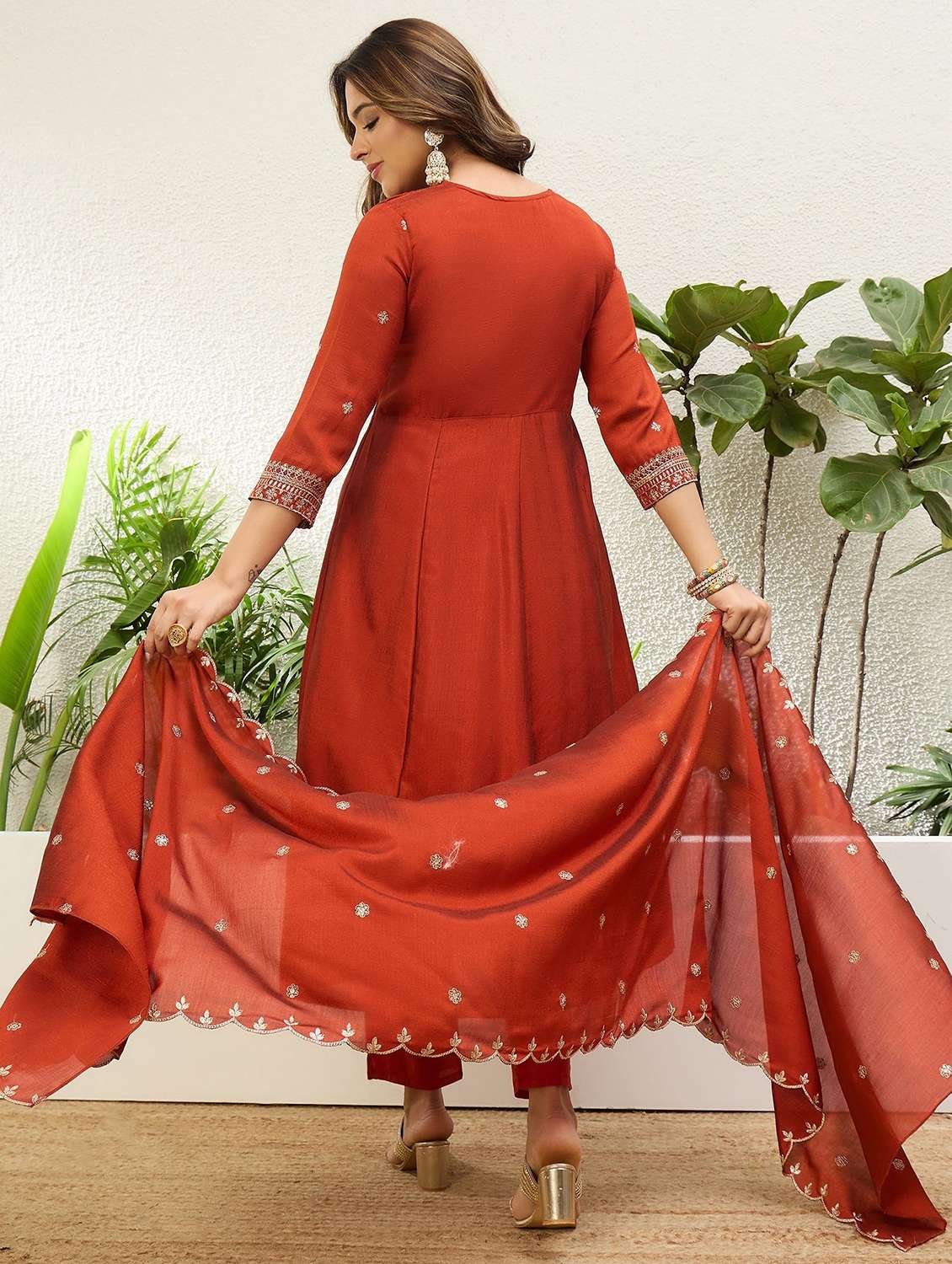 Women Embroidered Three Quarter Sleeves Kurta Pant Set With Dupatta - 22639791 -  Standard Image - 4
