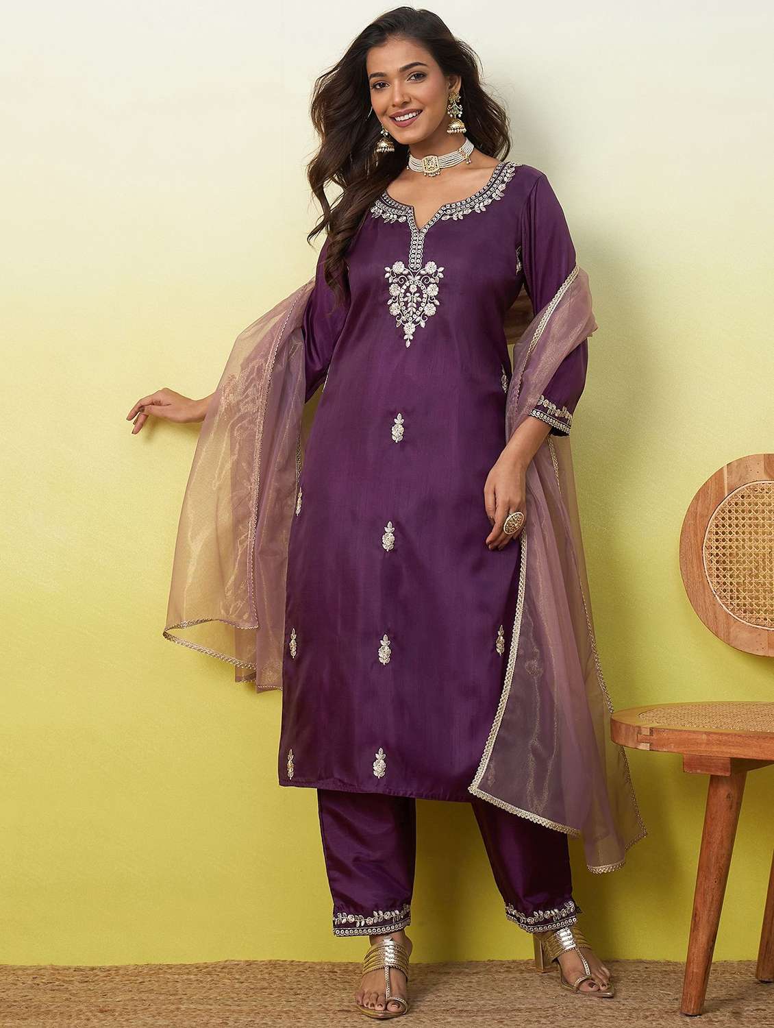 women embroidered three quarter sleeves kurta pant set with dupatta
