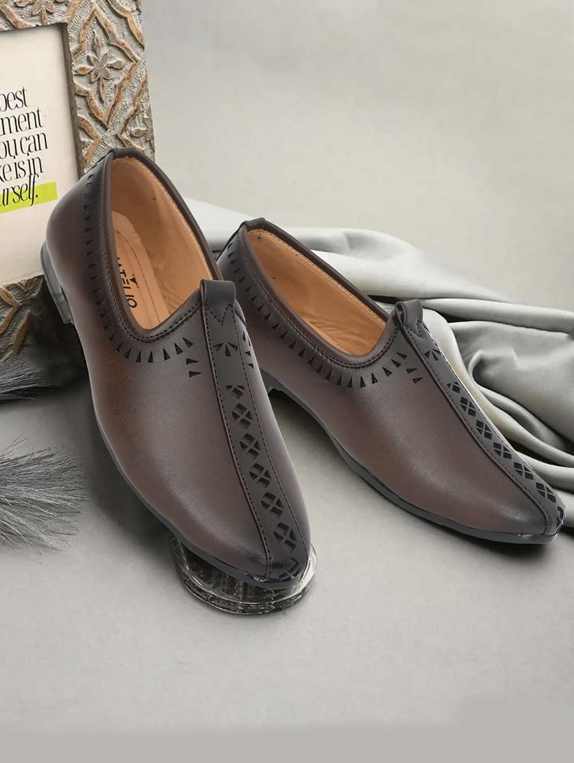 Men Cutwork Slip On Mojari - 22642833 -  Standard Image - 1