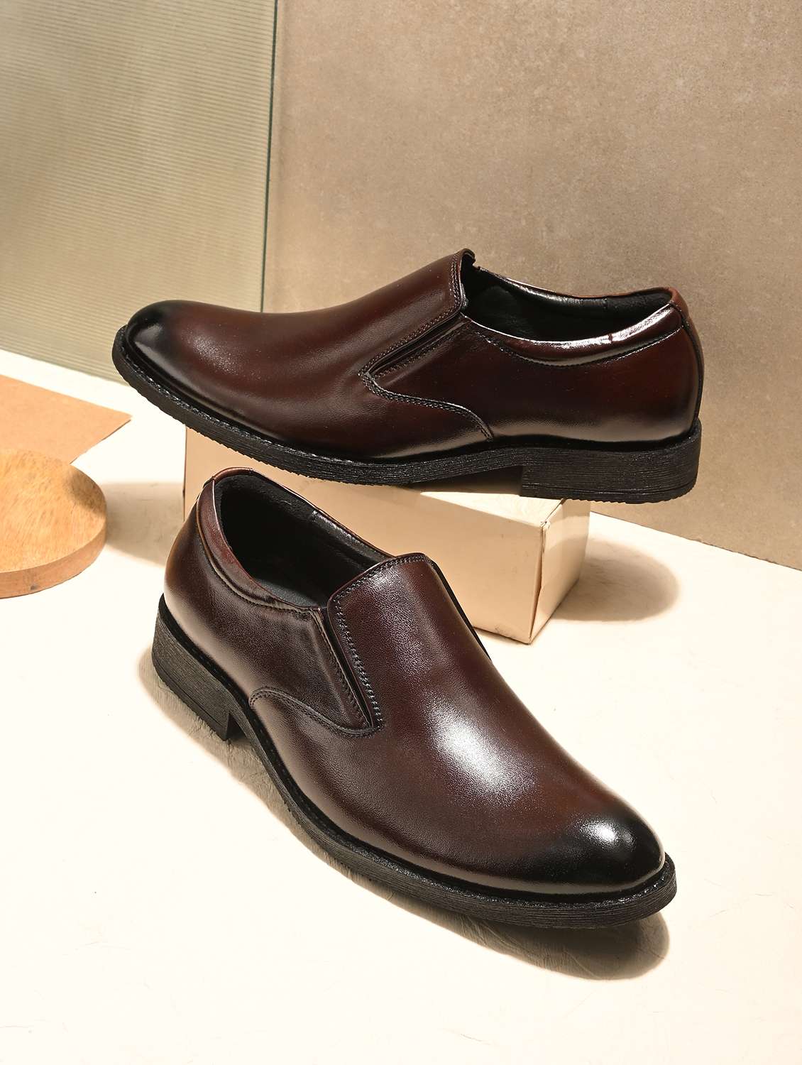 men solid slip on formal shoes