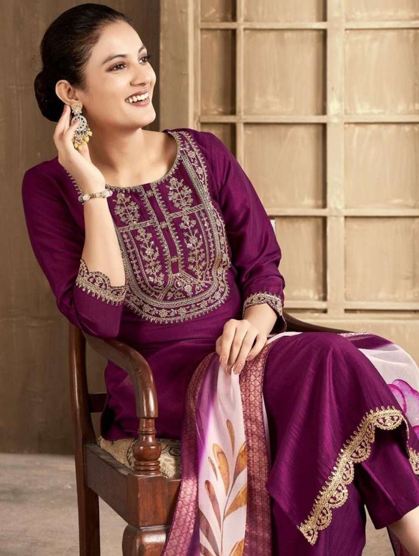 Women Embroidered Three Quarter Sleeves Kurta Pant Set With Dupatta - 22658837 -  Standard Image - 1