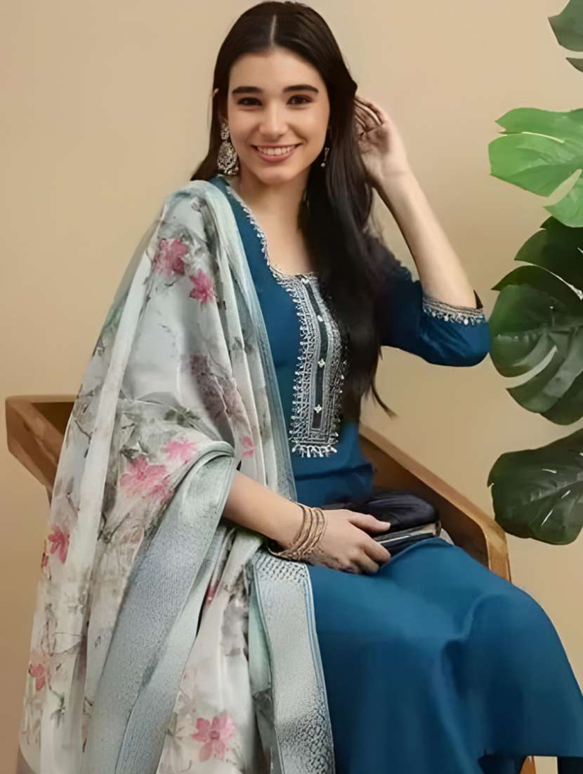 Women Embroidered Three Quarter Sleeves Kurta Pant Set With Dupatta - 22658839 -  Standard Image - 1