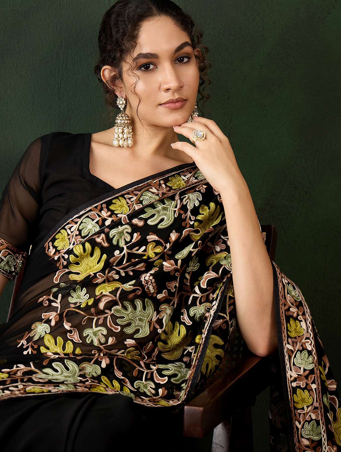 Women Solid With Work Embroidered Saree With Blouse - 22660551 -  Standard Image - 1