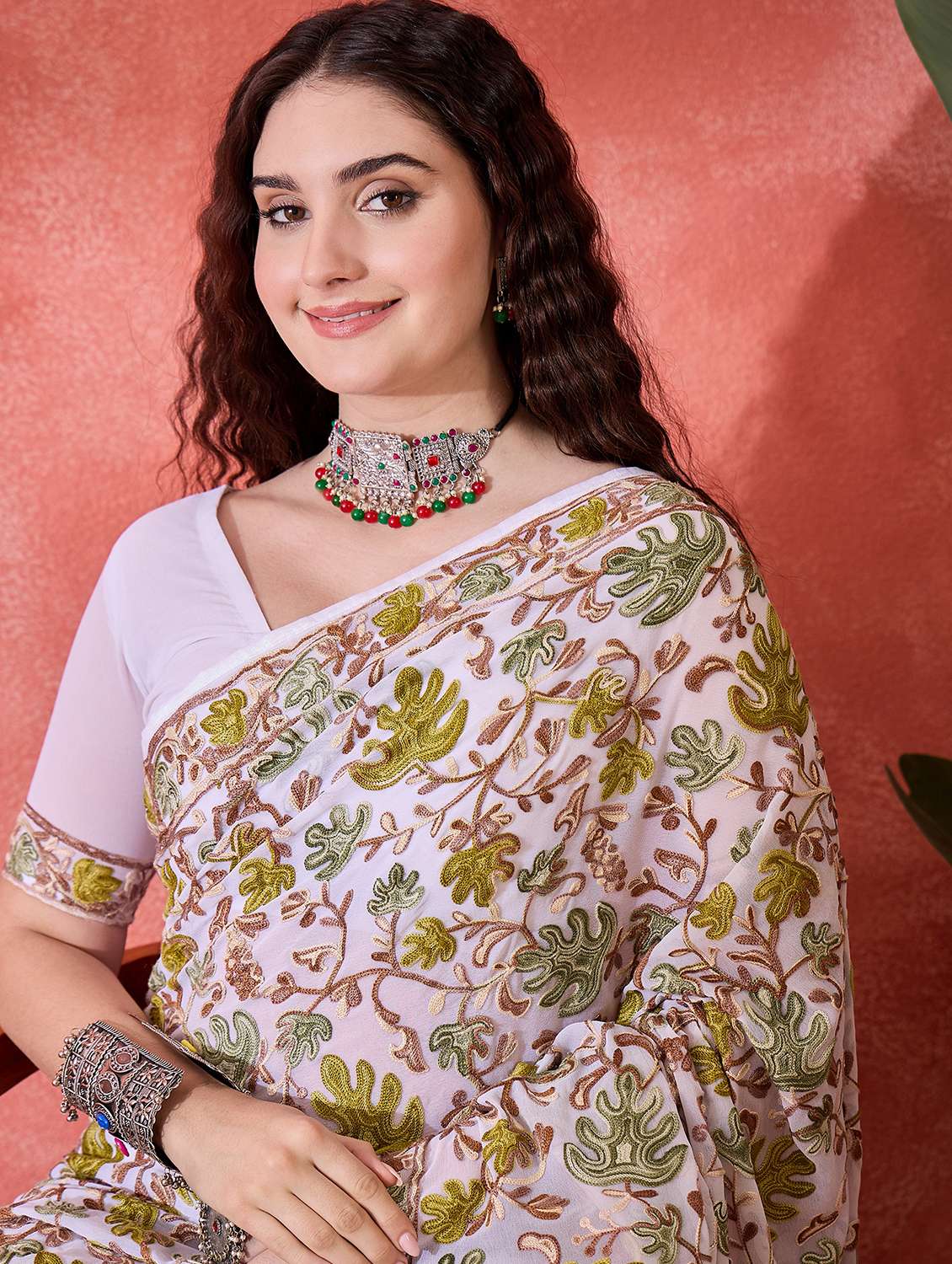 Women Solid With Work Embroidered Saree With Blouse - 22660554 -  Standard Image - 1