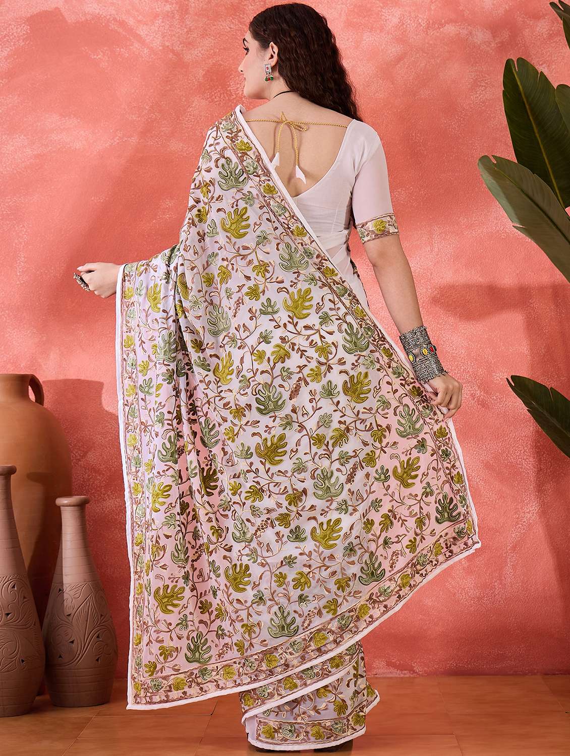 Women Solid With Work Embroidered Saree With Blouse - 22660554 -  Standard Image - 4