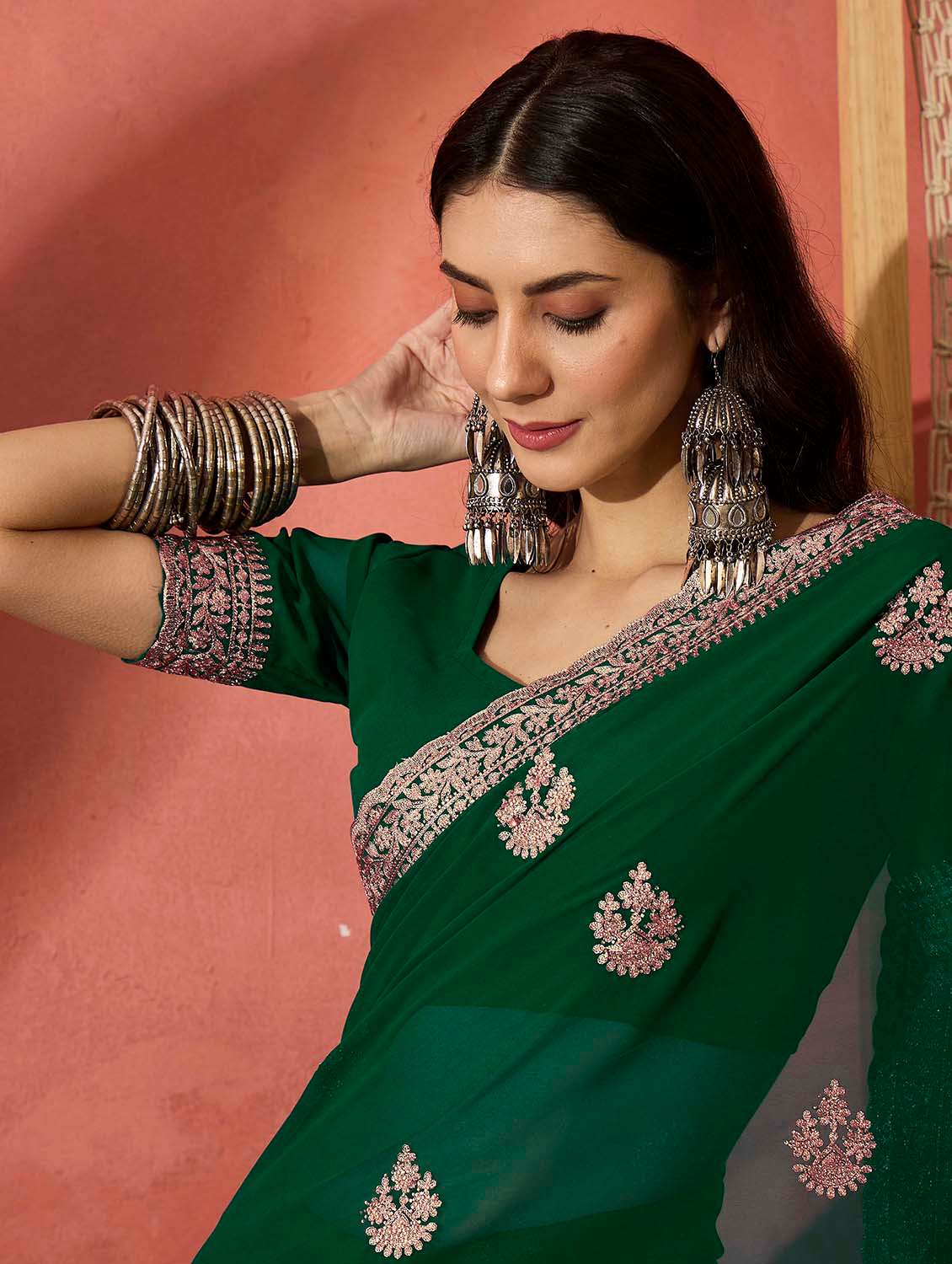 Women Solid With Work Embroidered Saree With Blouse - 22660648 -  Standard Image - 1
