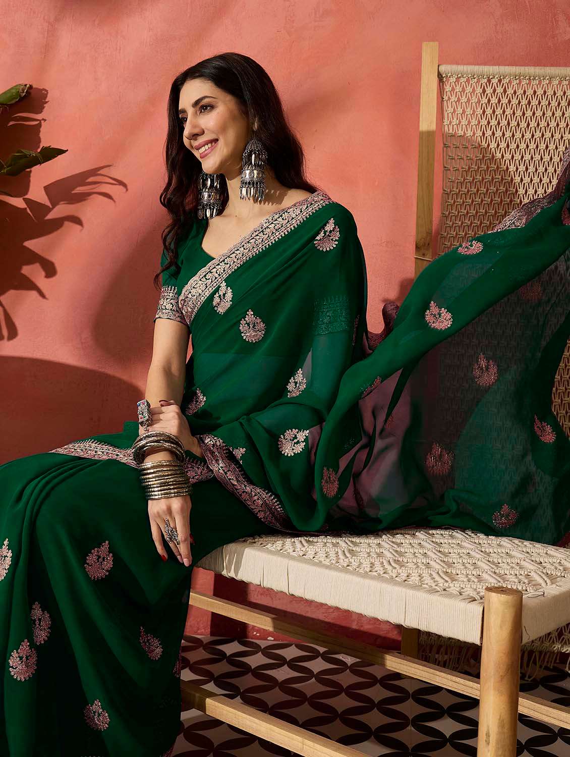 Women Solid With Work Embroidered Saree With Blouse - 22660648 -  Standard Image - 4