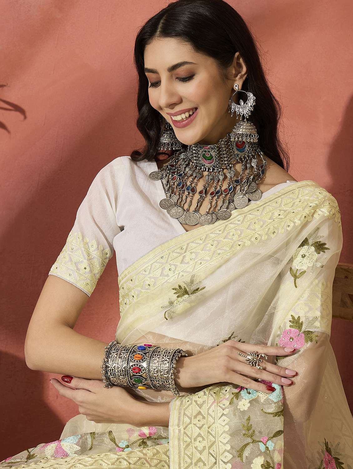 Women Solid With Work Embroidered Saree With Blouse - 22660650 -  Standard Image - 1