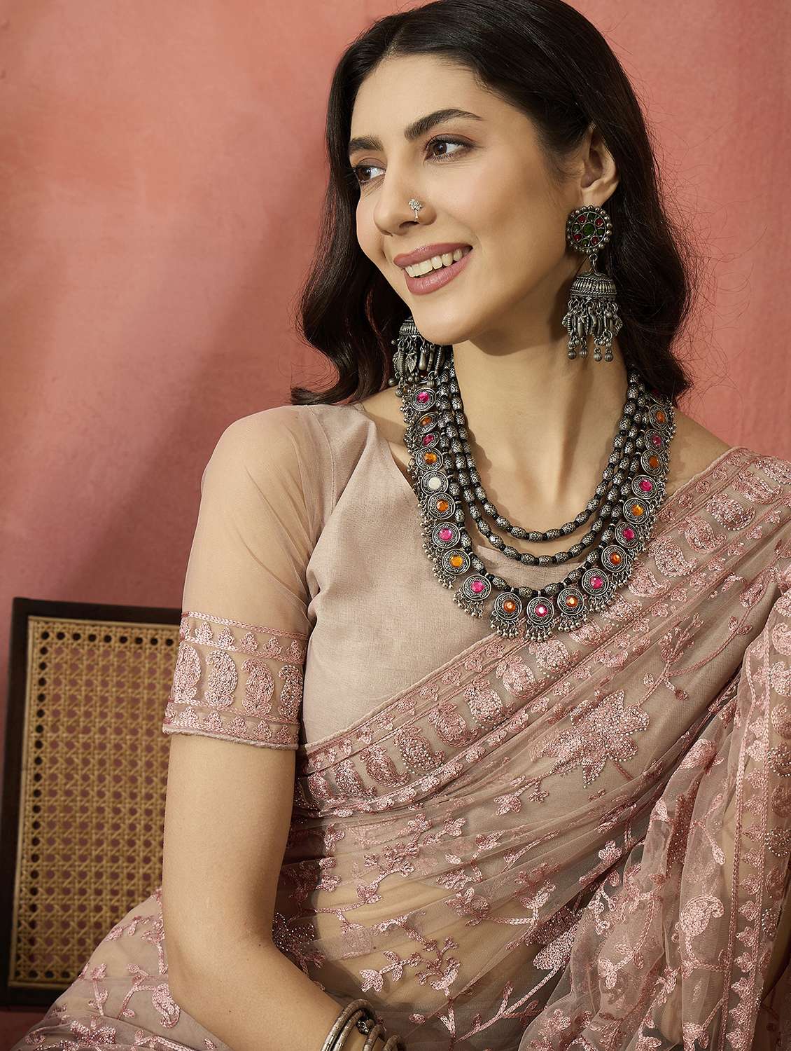 Women Solid With Work Embroidered Saree With Blouse - 22660657 -  Standard Image - 1