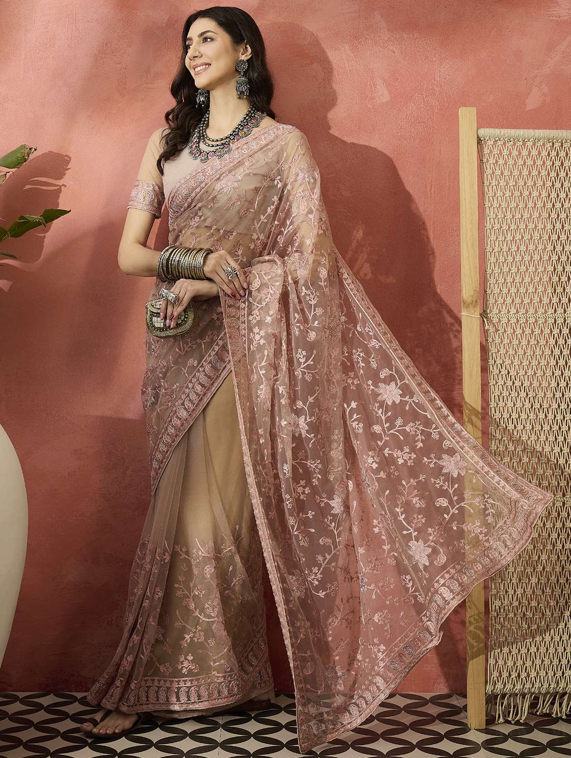 Women Solid With Work Embroidered Saree With Blouse - 22660657 -  Standard Image - 4