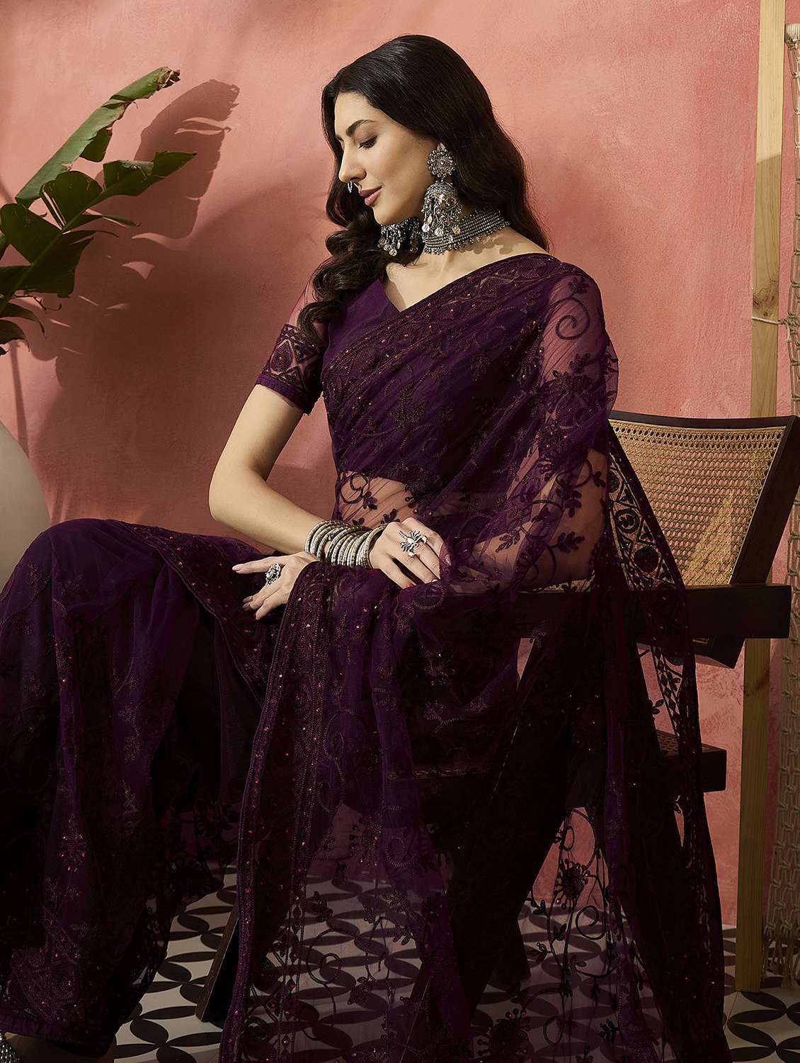 Women Solid With Work Embroidered Saree With Blouse - 22660665 -  Standard Image - 4