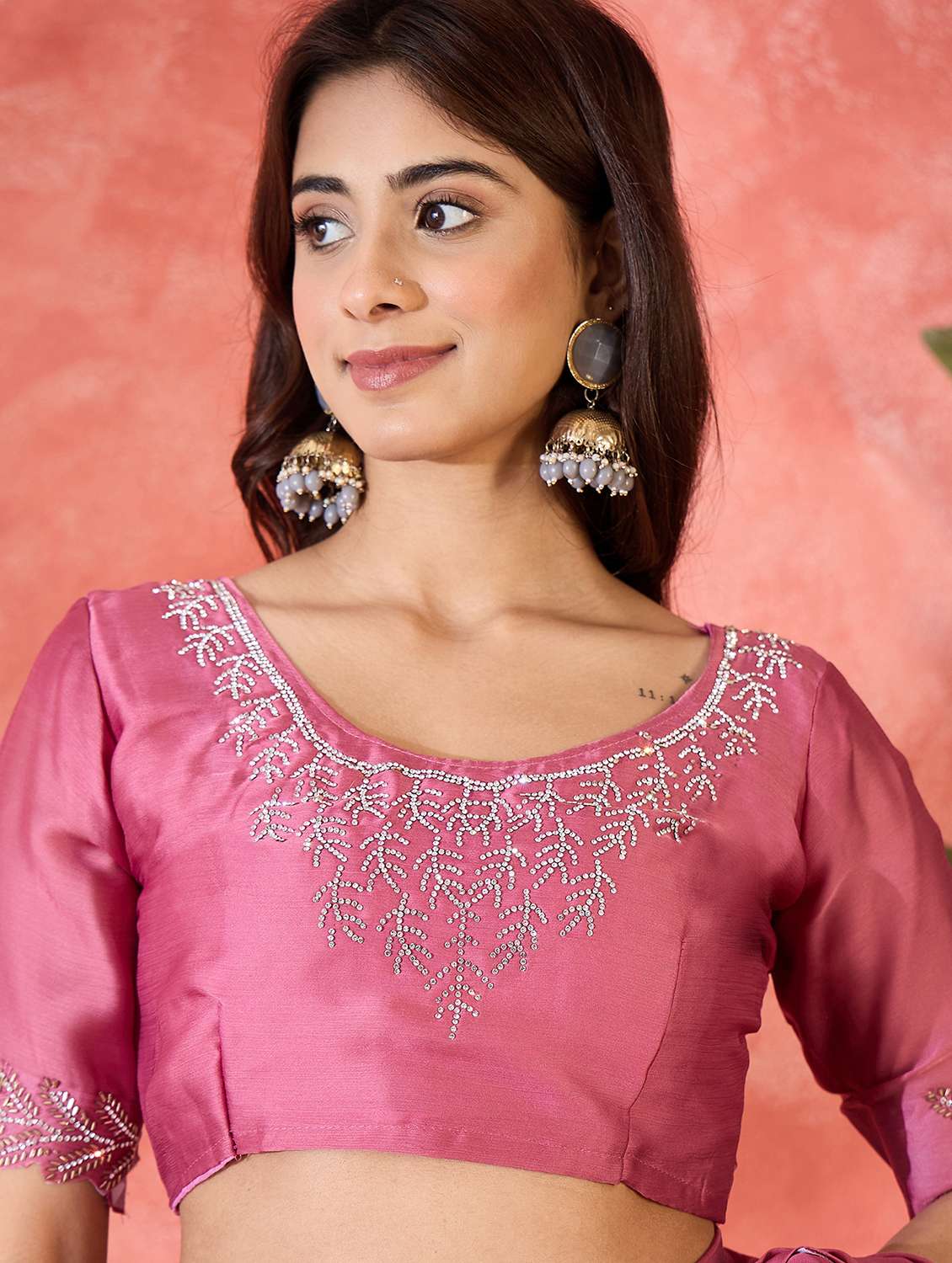Women Solid With Embellished Bordered Saree With Blouse - 22660690 -  Standard Image - 6