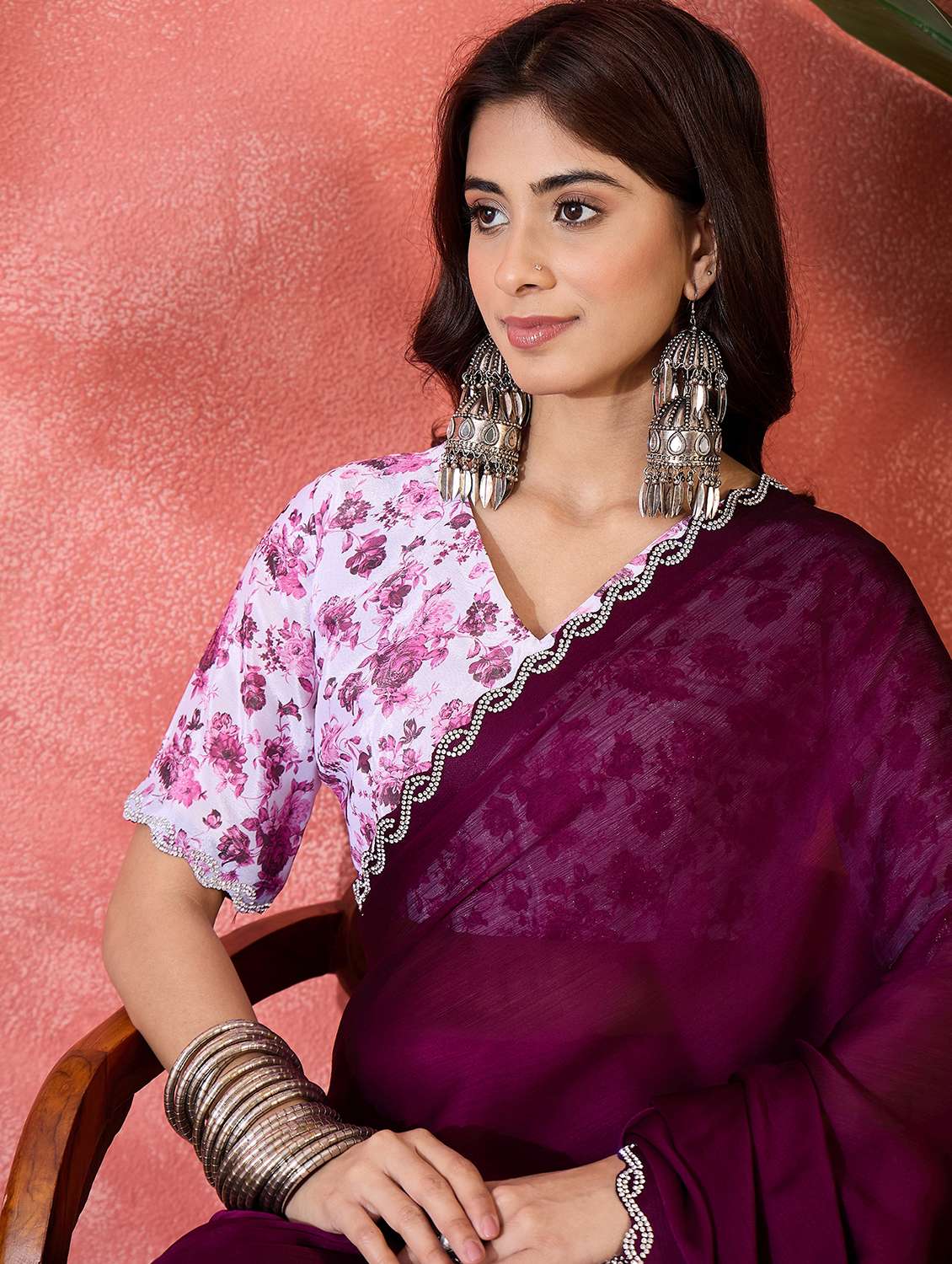 Women Solid With Embellished Bordered Saree With Blouse - 22660694 -  Standard Image - 1