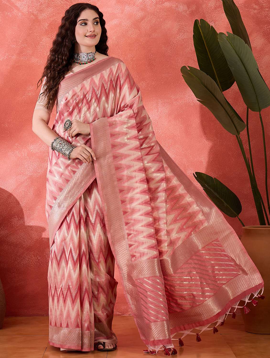 women printed bordered saree with blouse