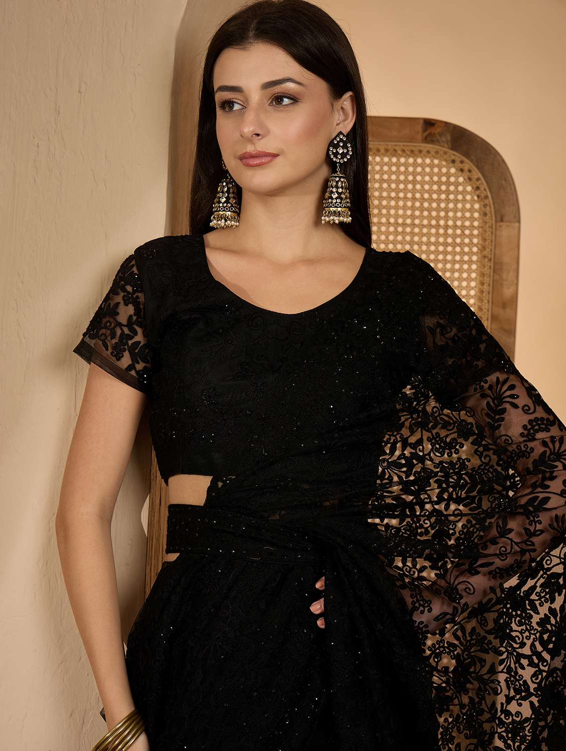 Women Solid With Work Embroidered Saree With Blouse - 22660721 -  Standard Image - 1