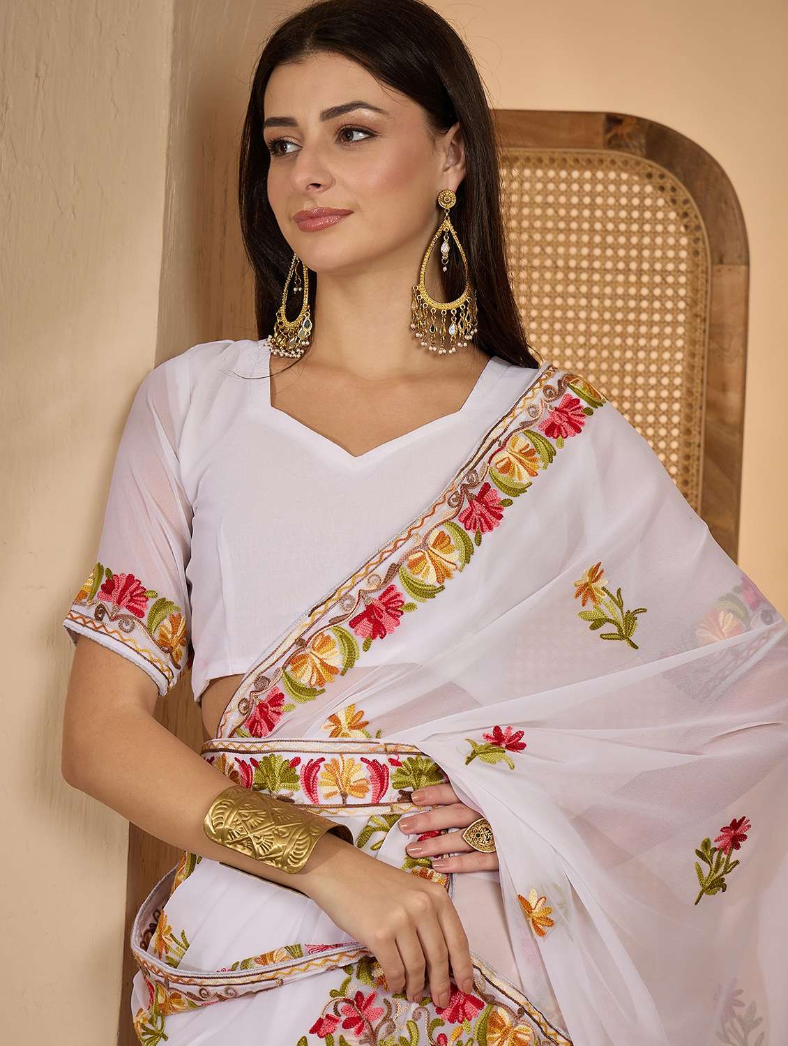 Women Solid With Work Embroidered Saree With Blouse - 22660742 -  Standard Image - 1
