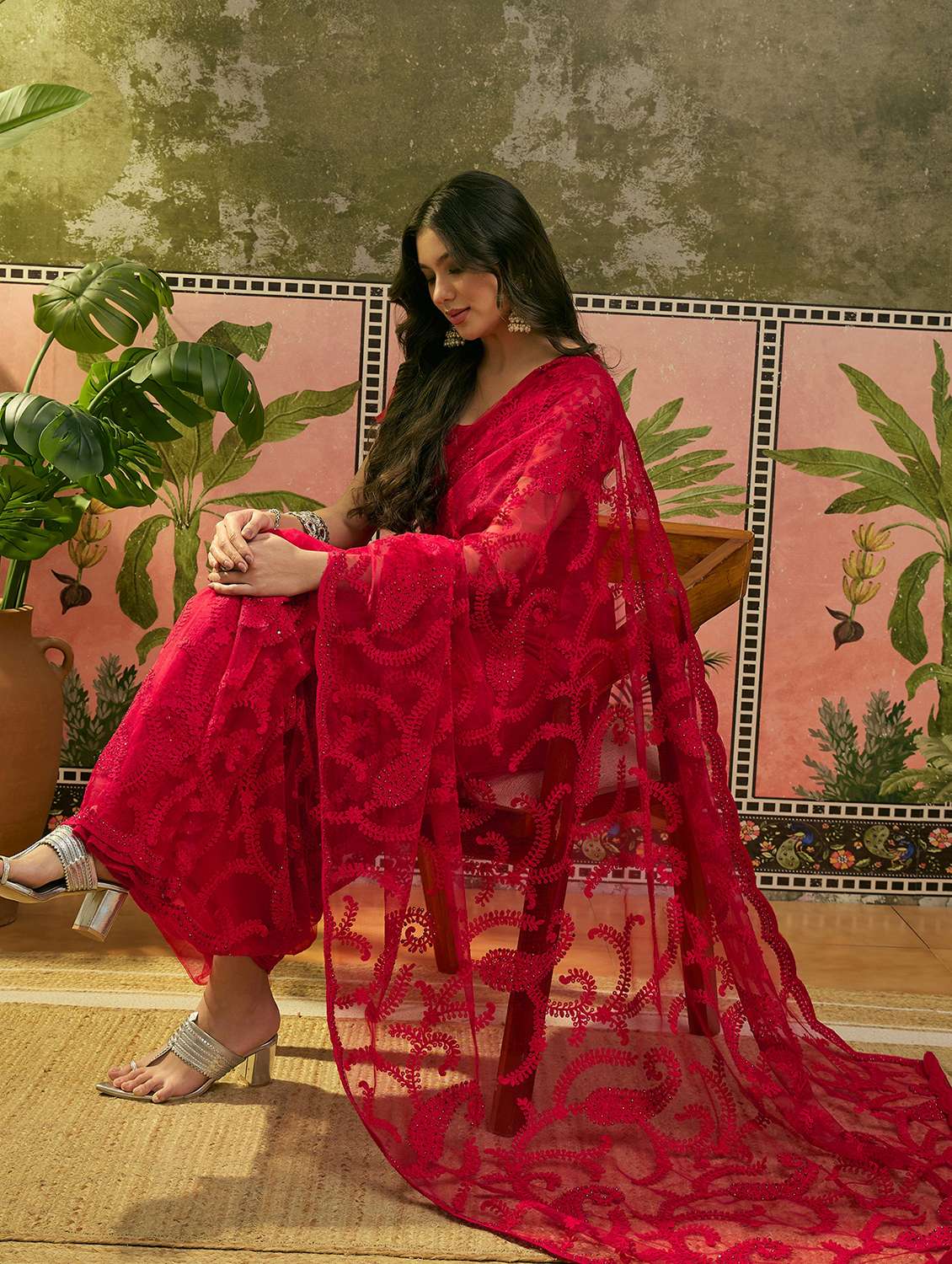 Women Solid With Work Embroidered Saree With Blouse - 22660835 -  Standard Image - 4