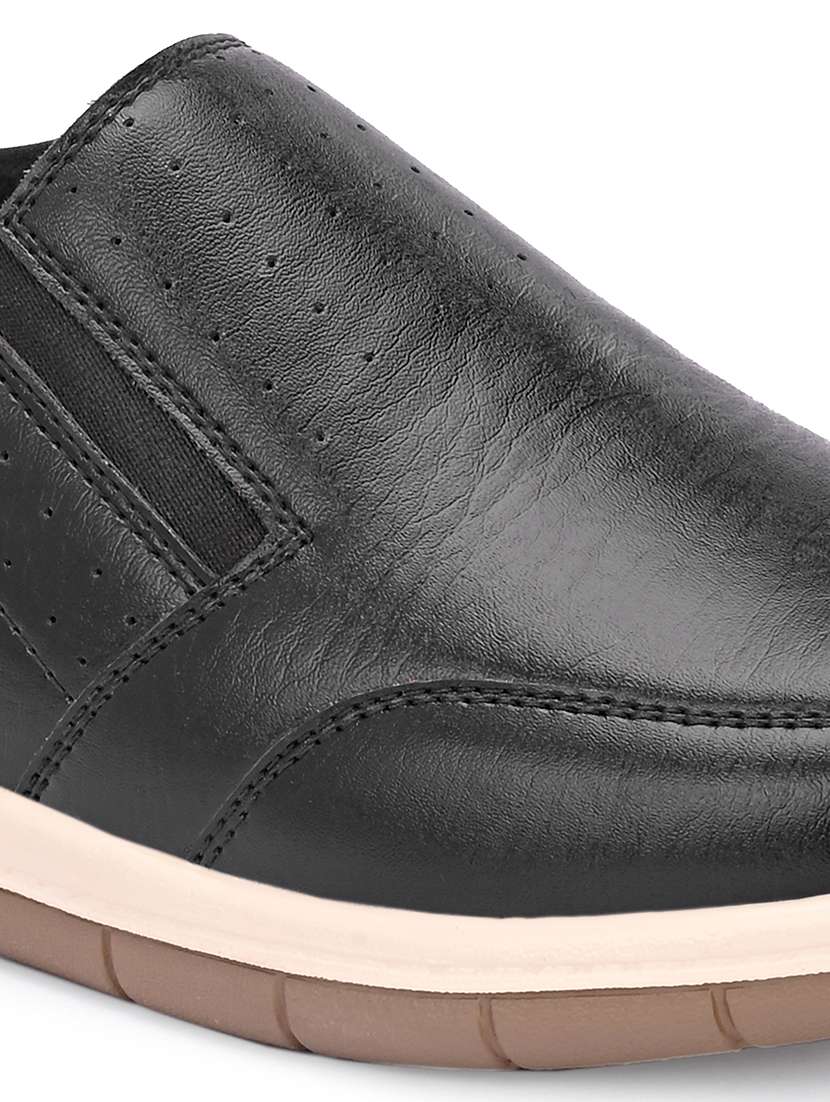 Men Solid Slip On Casual Shoes - 22662490 -  Standard Image - 4