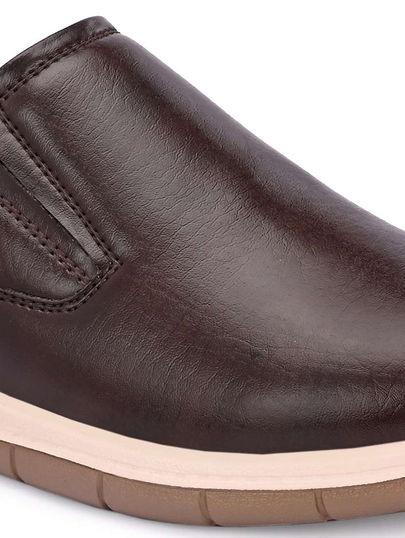 Men Solid Slip On Casual Shoes - 22662493 -  Standard Image - 4