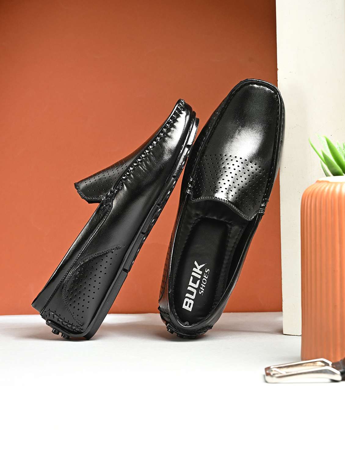 men textured slip on loafer