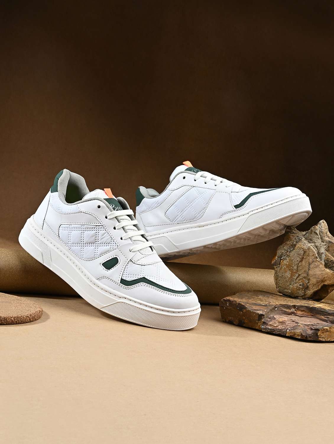 men textured lace up sneaker
