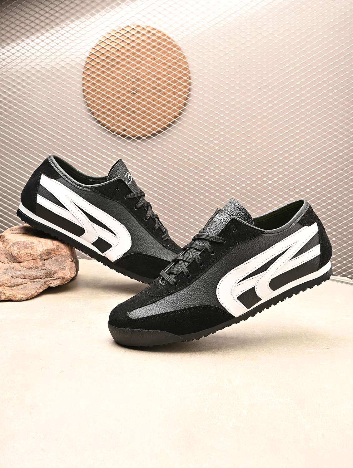 men colourblocked lace up sneaker