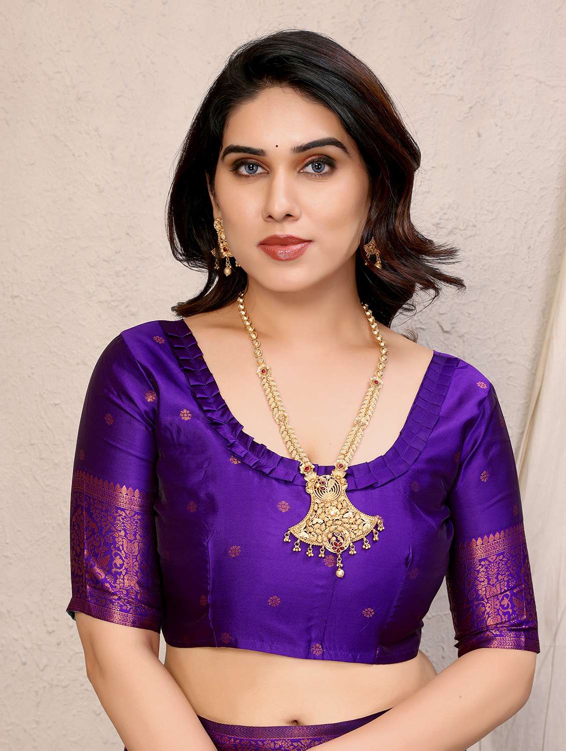 Women Self Design Banarasi Saree With Blouse - 22662968 -  Standard Image - 4