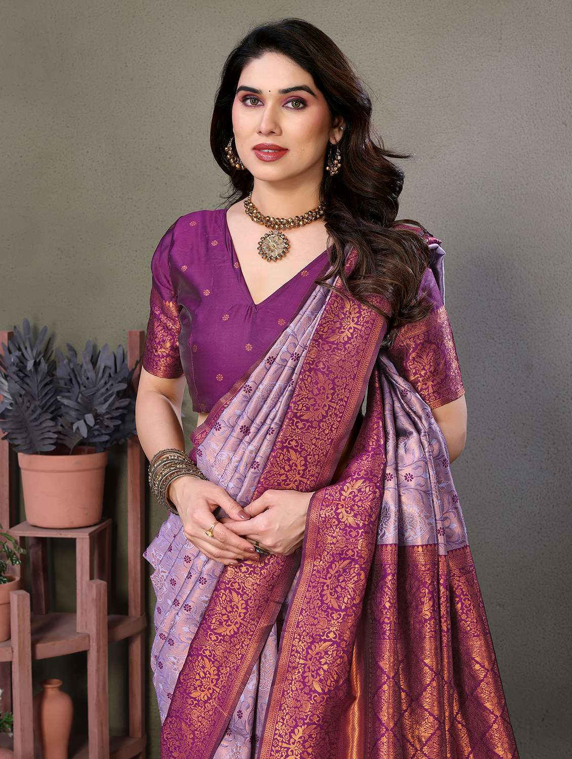 Women Self Design Banarasi Saree With Blouse - 22663403 -  Standard Image - 4