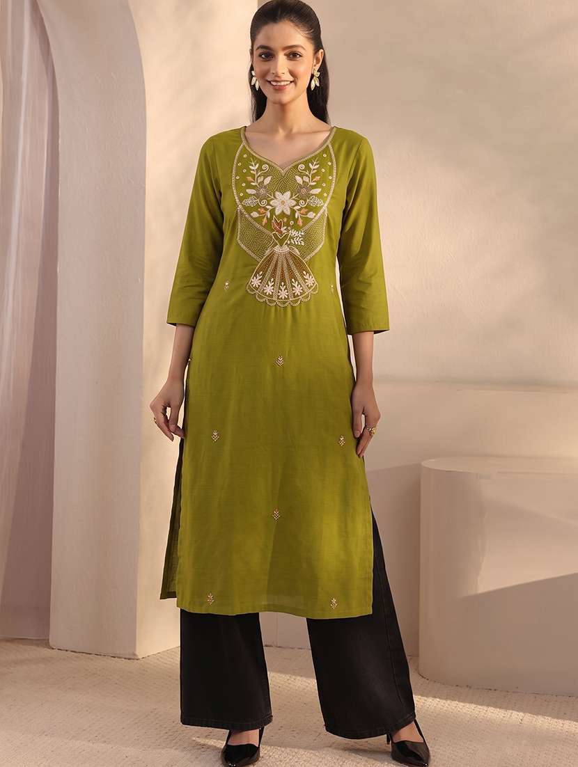 wwomen embroidered sweatheart neck straight kurta