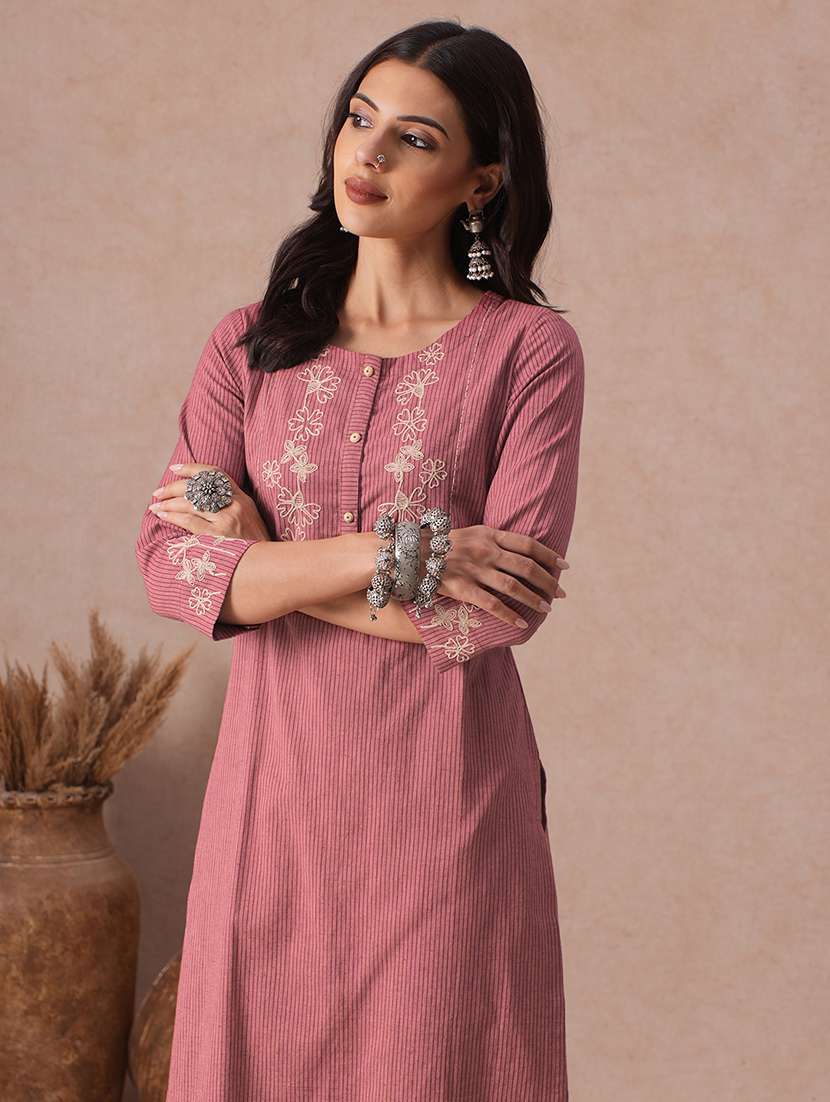 Women Printed Three Quarter Sleeves Straight Kurta - 22665486 -  Standard Image - 1
