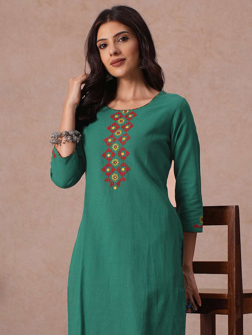 Women Embroidered Three Quarter Sleeves Straight Kurta - 22665489 -  Standard Image - 1