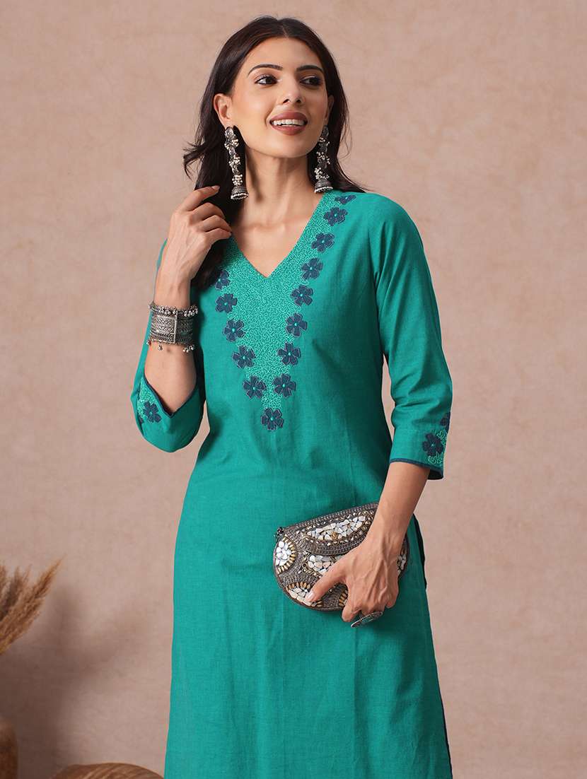 Women Embroidered Three Quarter Sleeves Straight Kurta - 22665490 -  Standard Image - 1