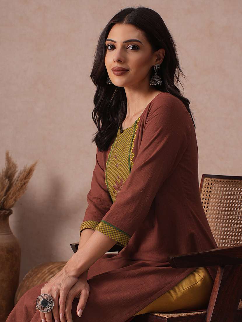 Women Embroidered Three Quarter Sleeves Straight Kurta - 22665491 -  Standard Image - 1