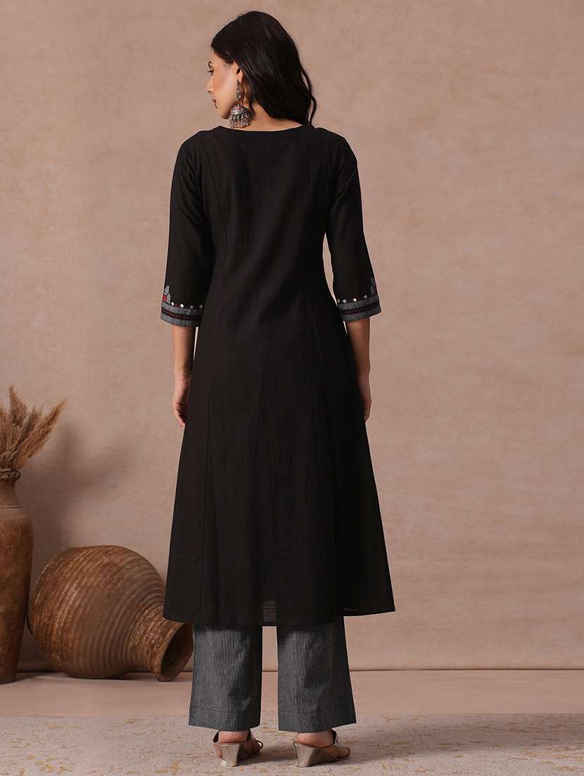 Women Printed Three Quarter Sleeves A-ine Kurta - 22665495 -  Standard Image - 4