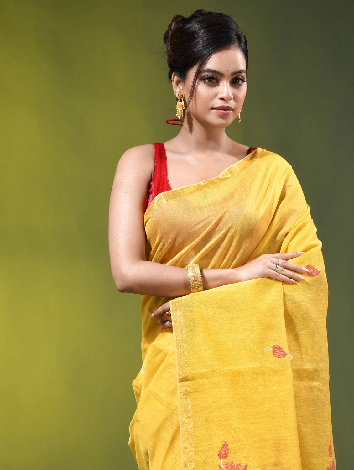 Women Self Design Handloom Saree With Blouse - 22686228 -  Standard Image - 1