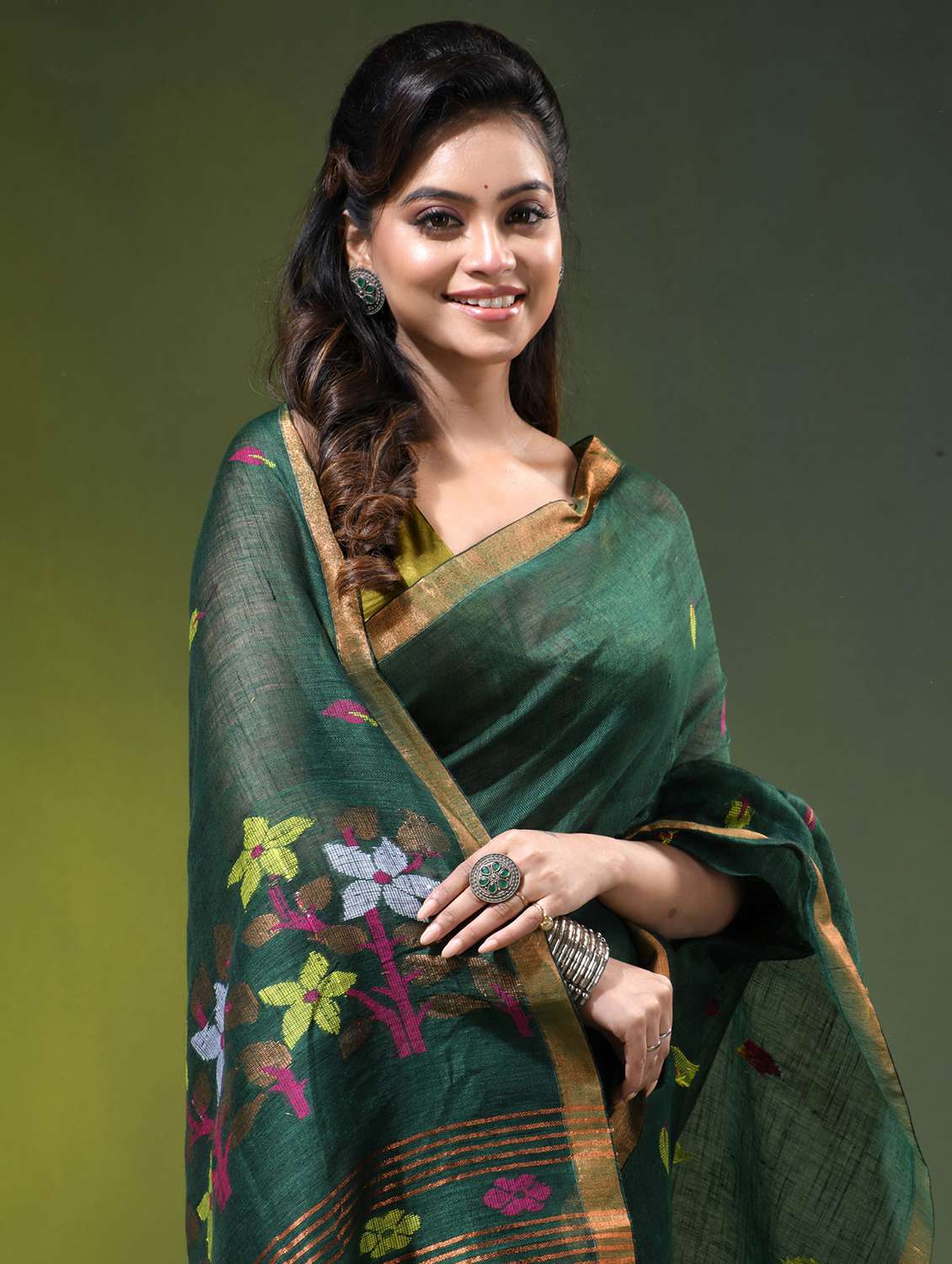 women self design handloom saree with blouse - 22686233 -  Standard Image - 1