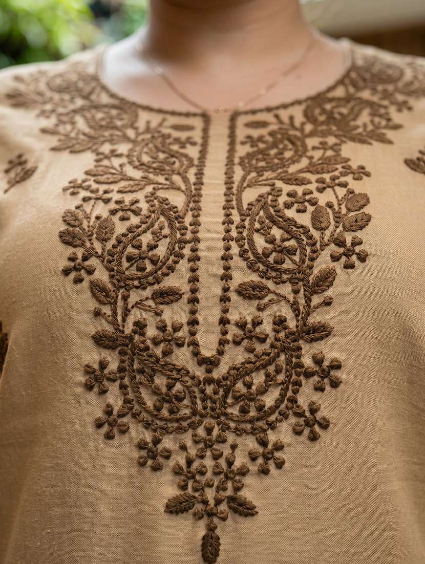 Women Embroidered Three Quarter Sleeves Straight Kurti - 22686344 -  Standard Image - 1