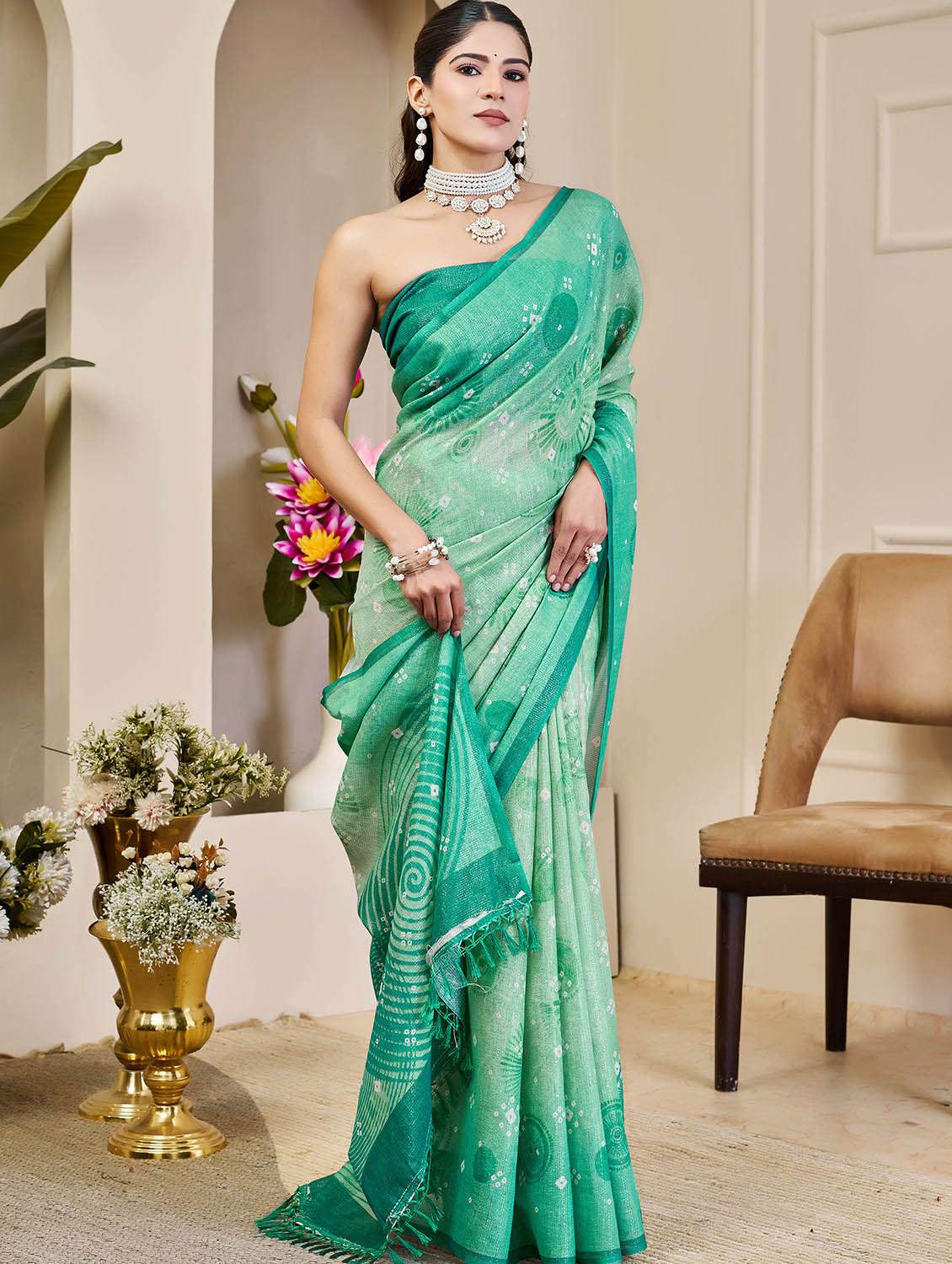 women printed casual wear saree with blouse - 22686629 -  Standard Image - 1