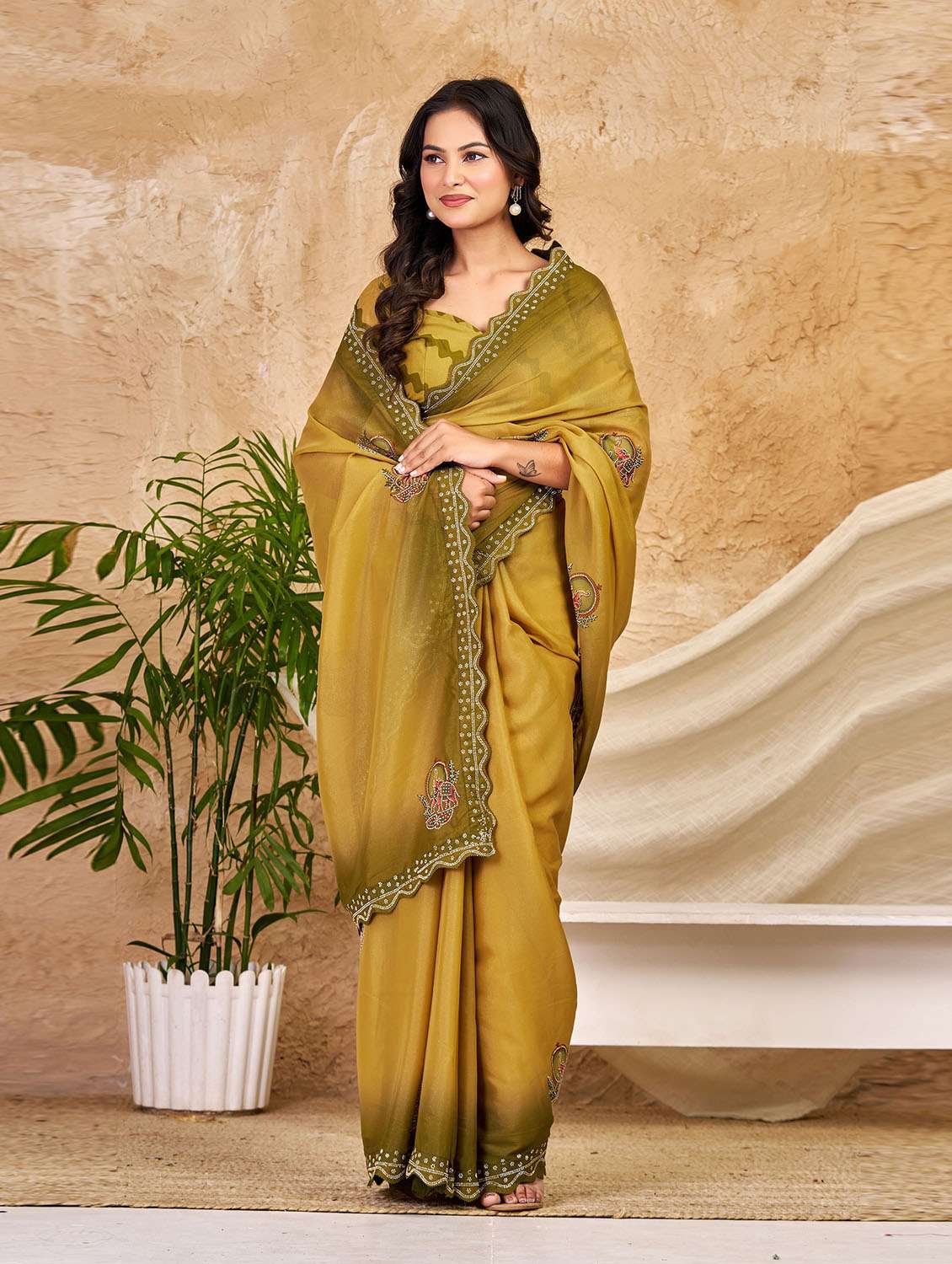 women printed embellished saree with blouse - 22686706 -  Standard Image - 1