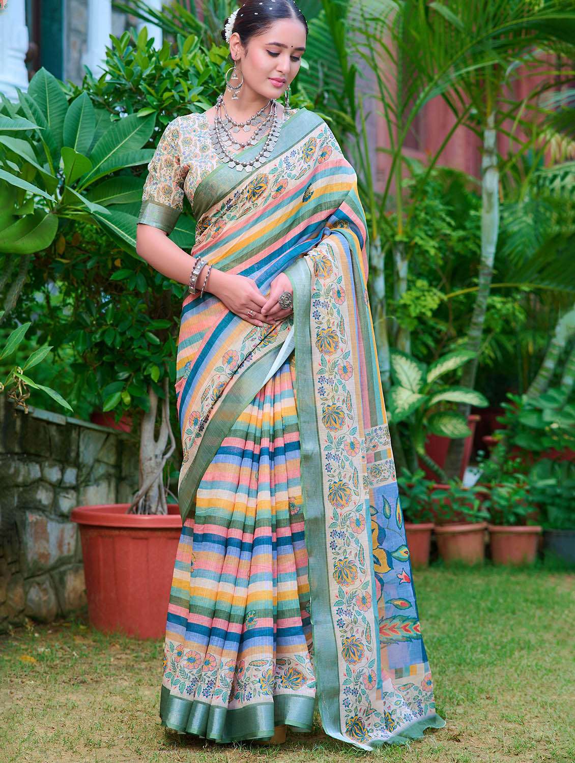 Women Printed Casual Wear Saree With Blouse - 22686788 -  Standard Image - 1