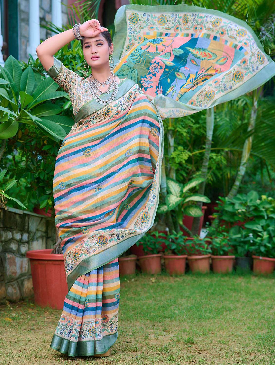 Women Printed Casual Wear Saree With Blouse - 22686788 -  Standard Image - 4