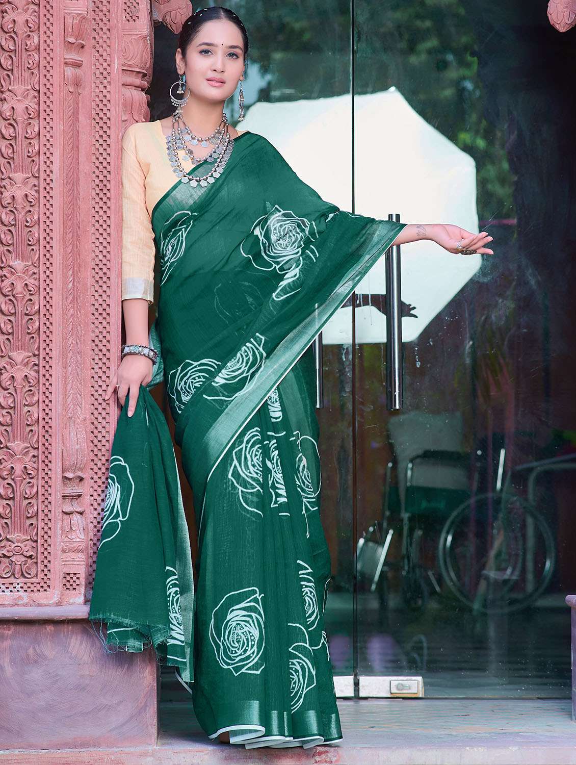 Women Printed Casual Wear Saree With Blouse - 22686789 -  Standard Image - 1