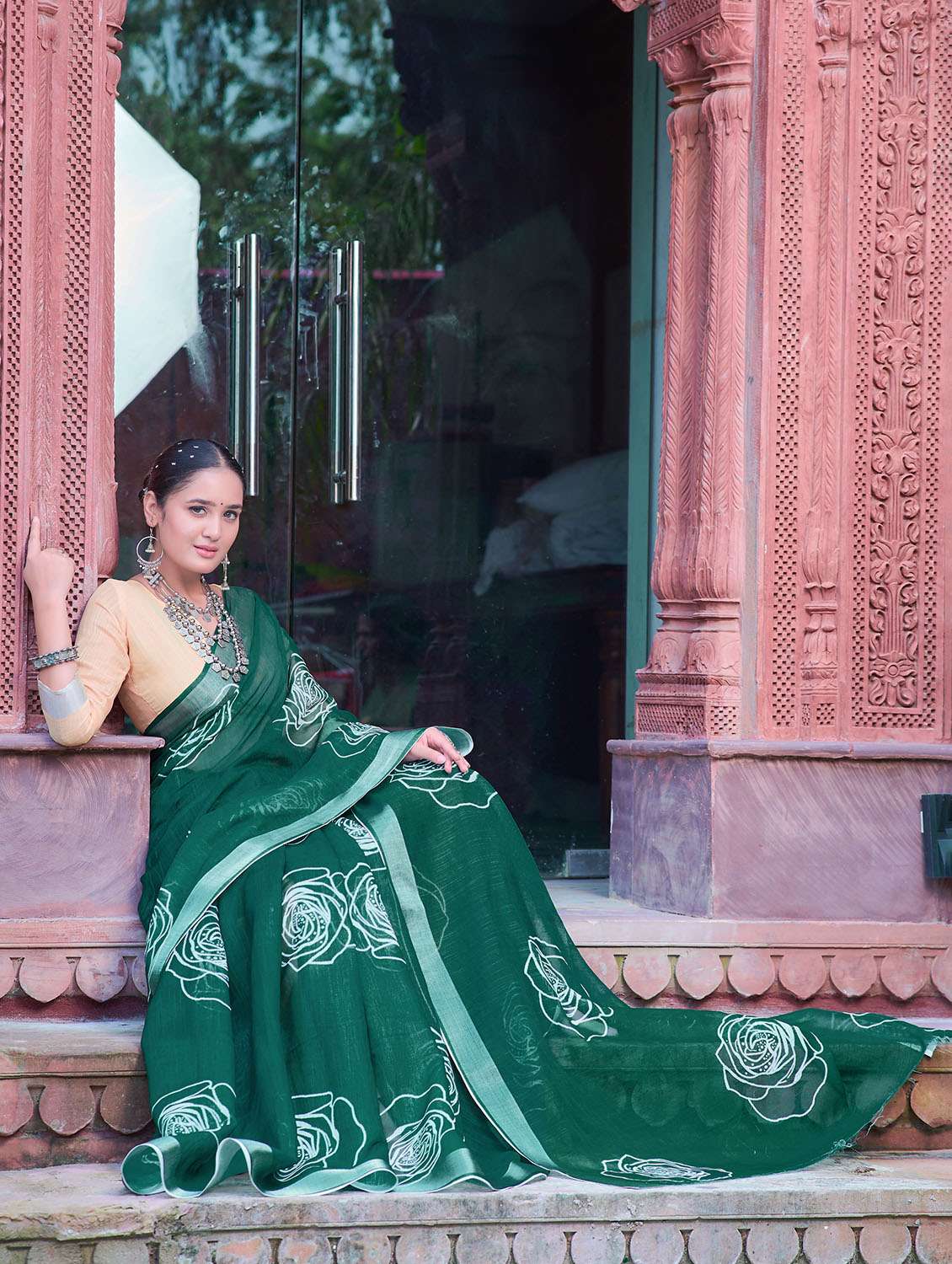 Women Printed Casual Wear Saree With Blouse - 22686789 -  Standard Image - 4
