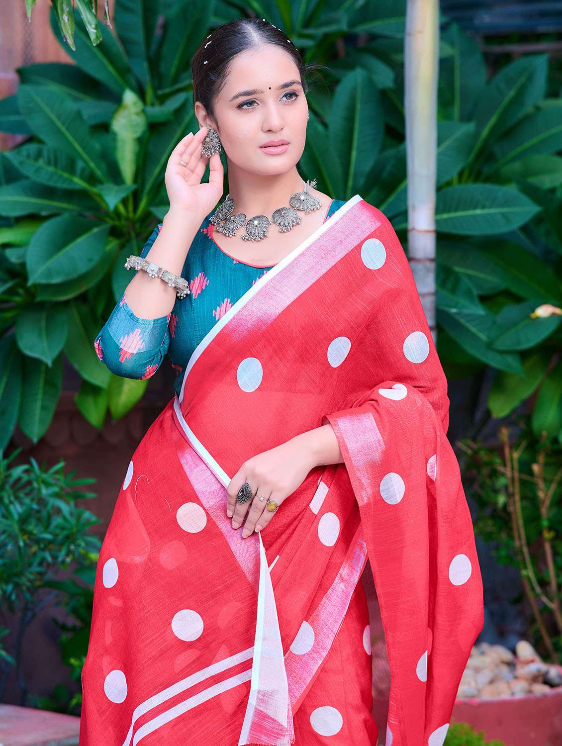women printed casual wear saree with blouse - 22686794 -  Standard Image - 1