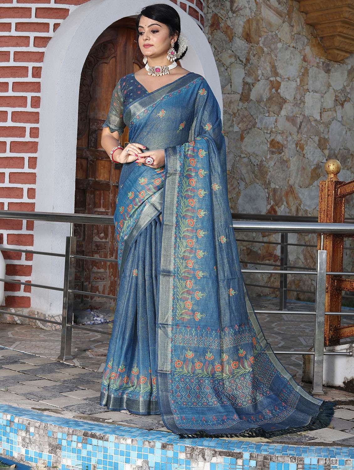 Women Printed Casual Wear Saree With Blouse - 22686839 -  Standard Image - 1