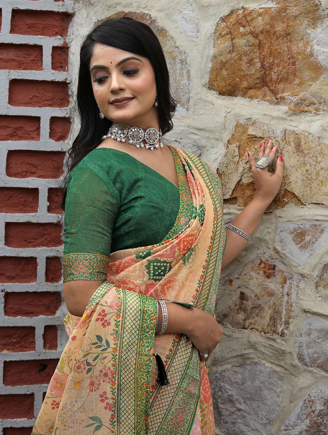 Women Printed Casual Wear Saree With Blouse - 22686845 -  Standard Image - 1