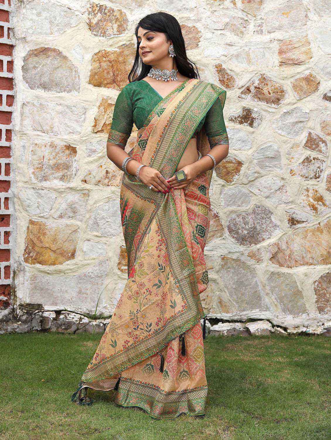 Women Printed Casual Wear Saree With Blouse - 22686845 -  Standard Image - 4