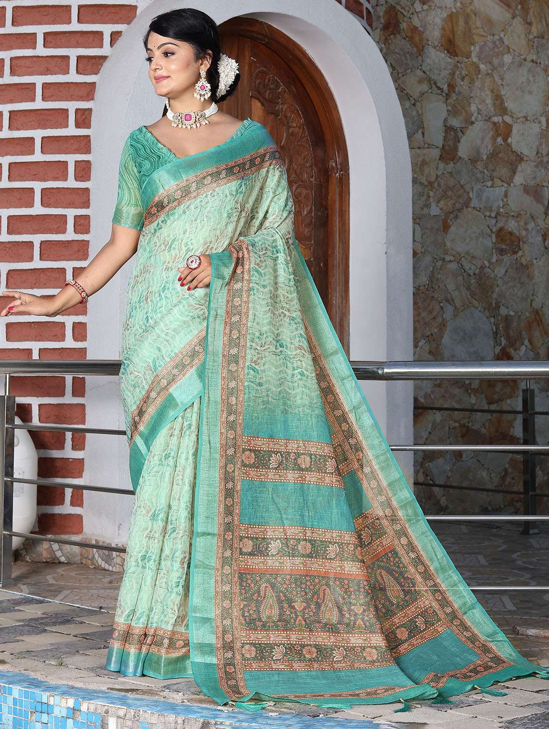 Women Printed Casual Wear Saree With Blouse - 22686846 -  Standard Image - 4