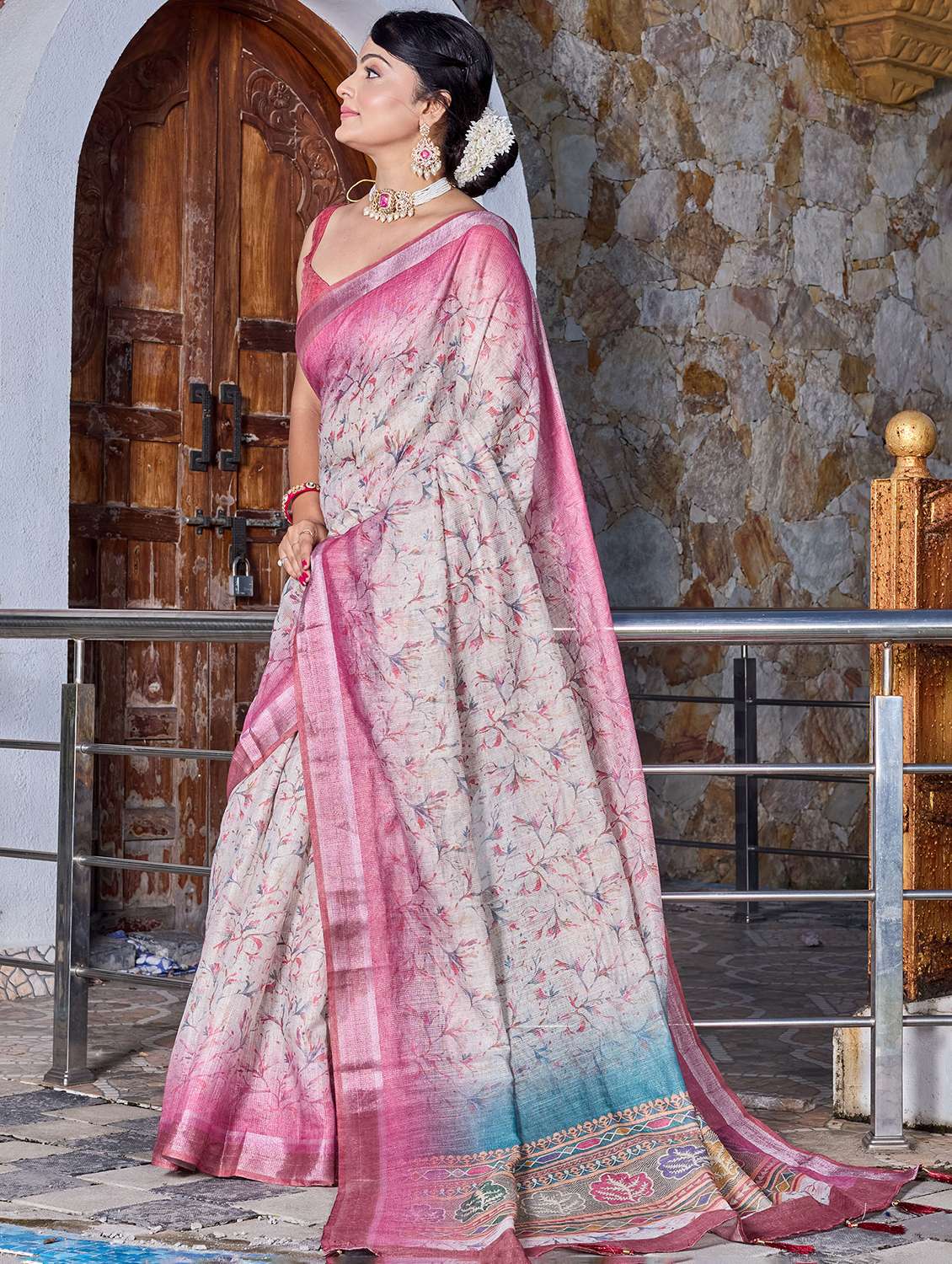 women printed casual wear saree with blouse - 22686851 -  Standard Image - 4