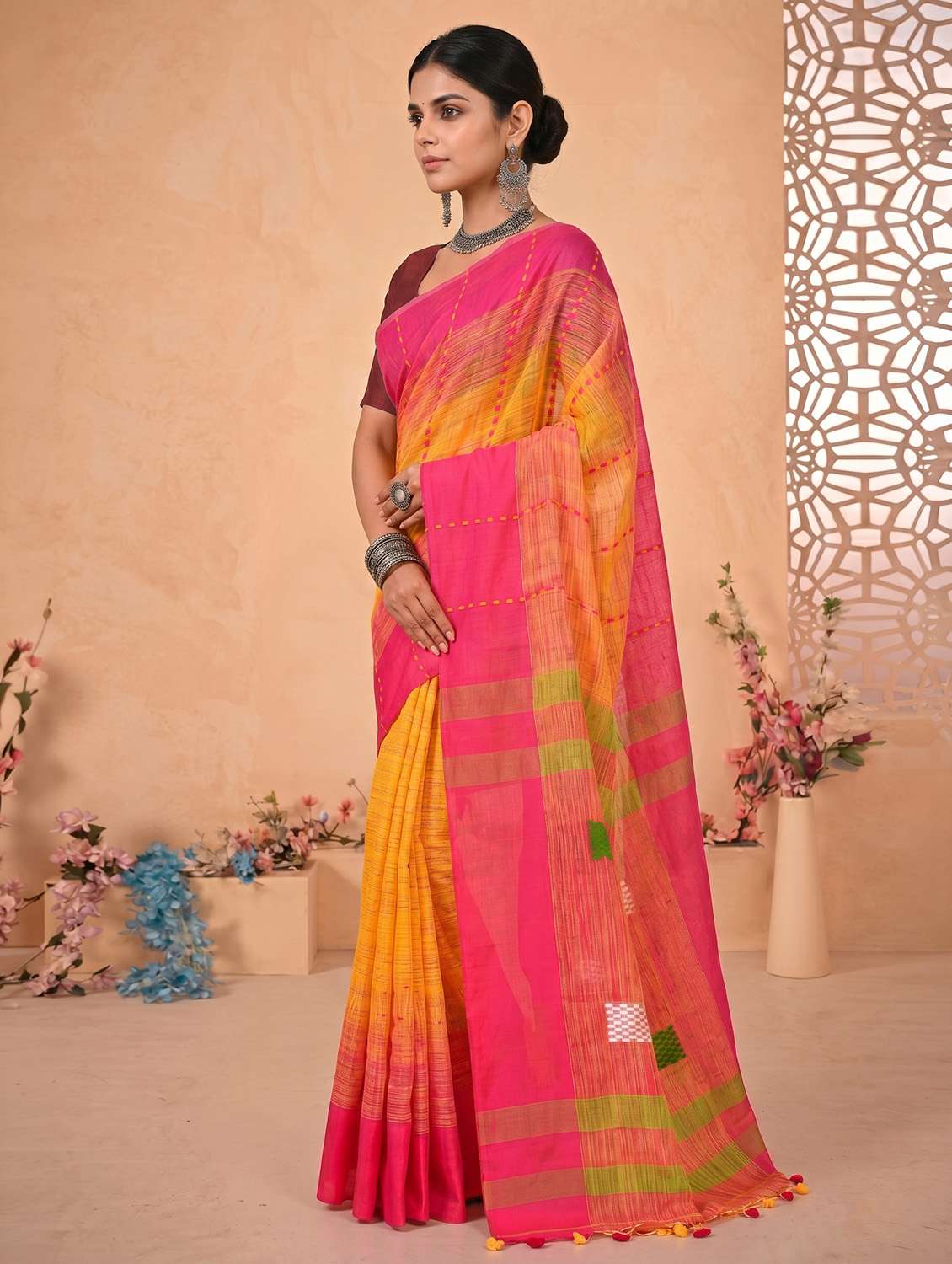 Women Self Design Handloom Saree With Blouse - 22688041 -  Standard Image - 1